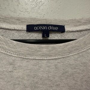 Ocean Drive Woman’s Light Gray Crewneck Sweater